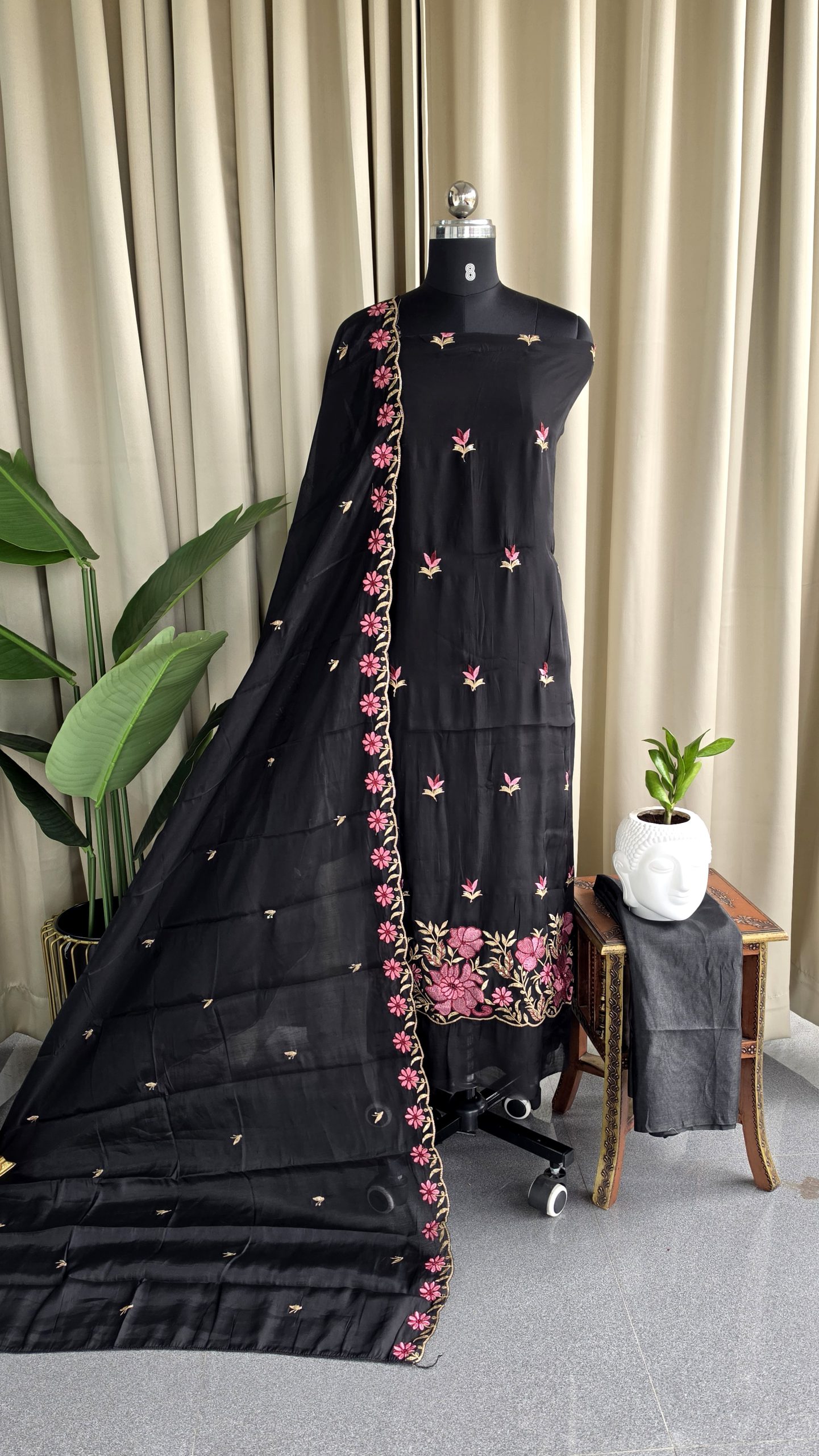 Mul chanderi embroidered salwar-VS113 - Image 2
